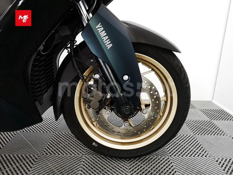 Yamaha XMAX 300 - Vista 13