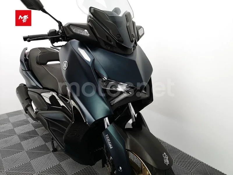 Yamaha XMAX 300 - Vista 3