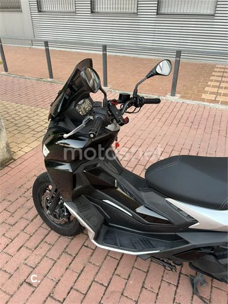 Aprilia SR GT 125 - Vista 11