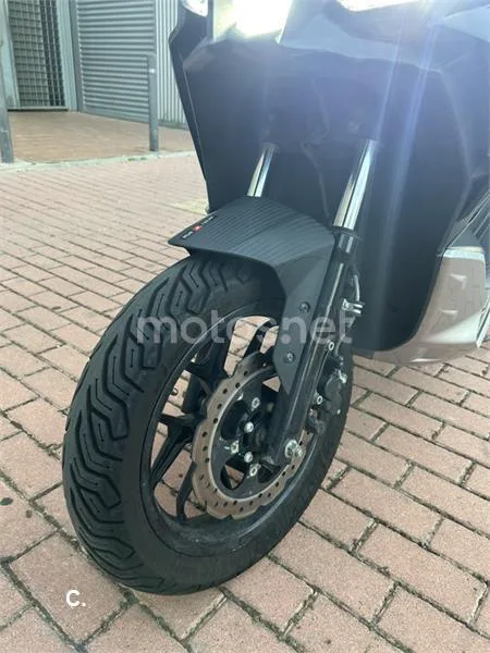 Aprilia SR GT 125 - Vista 7