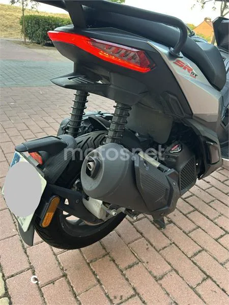 Aprilia SR GT 125 - Vista 10