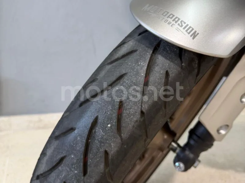 Honda CB125R - Vista 5