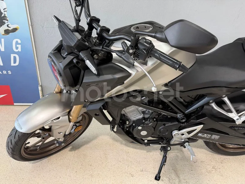 Honda CB125R - Vista 6