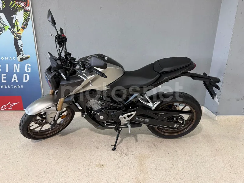 Honda CB125R - Vista 7