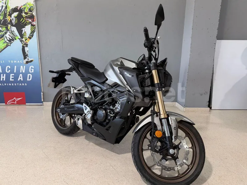 Honda CB125R - Vista 9