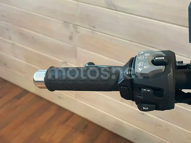 Suzuki V-Strom 1050 - Vista 12