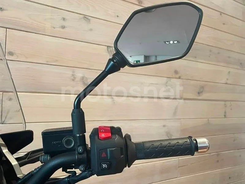 Suzuki V-Strom 1050 - Vista 15