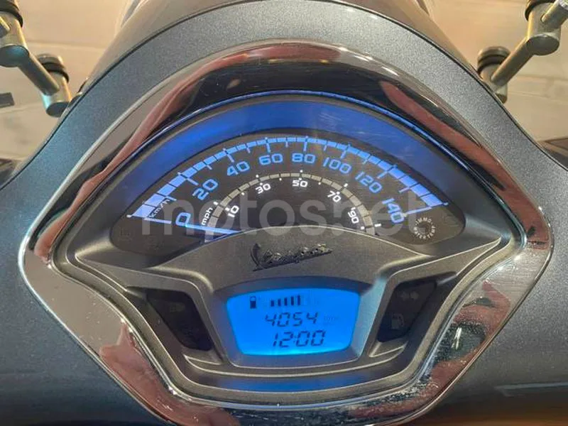 Vespa GTS 125 - Vista 13