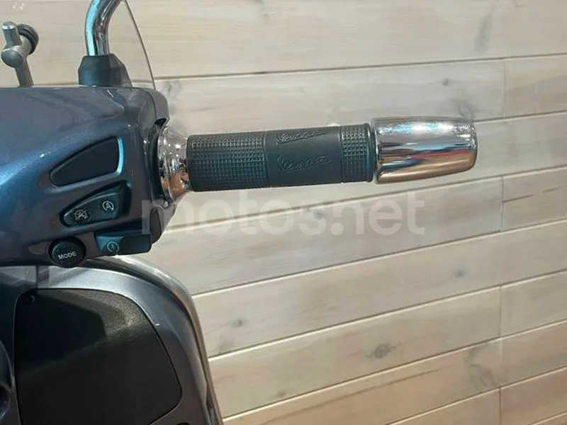 Vespa GTS 125 - Vista 14