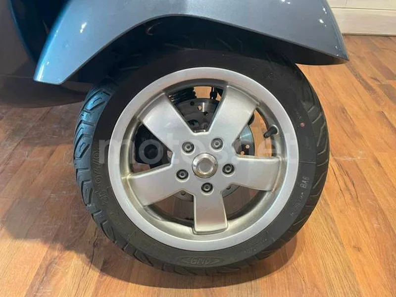 Vespa GTS 125 - Vista 9