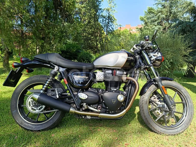 Triumph Street Cup - Vista 16