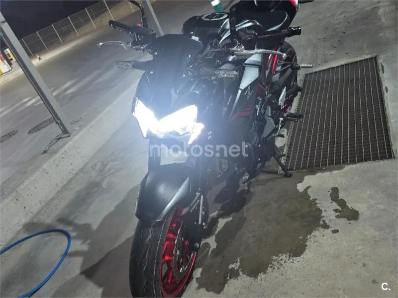 Kawasaki Z900 - Vista 5