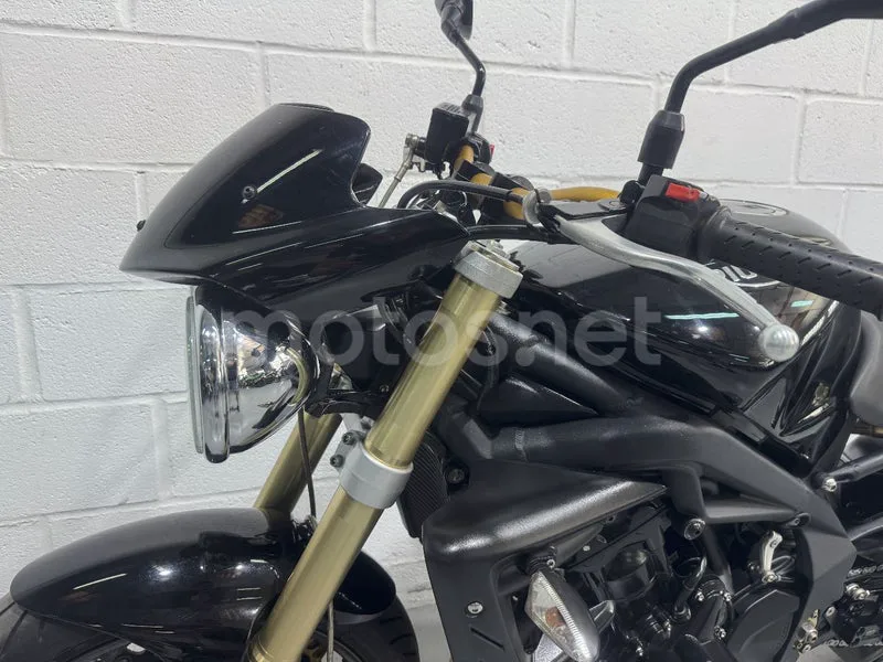 Triumph Street Triple - Vista 20