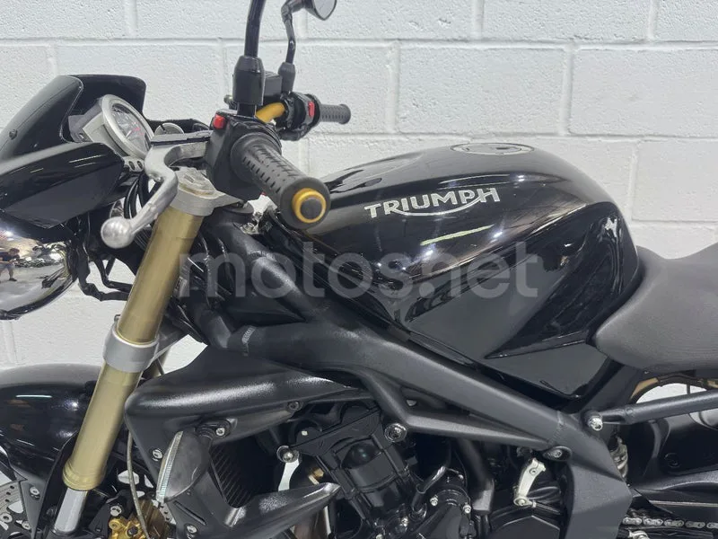 Triumph Street Triple - Vista 21