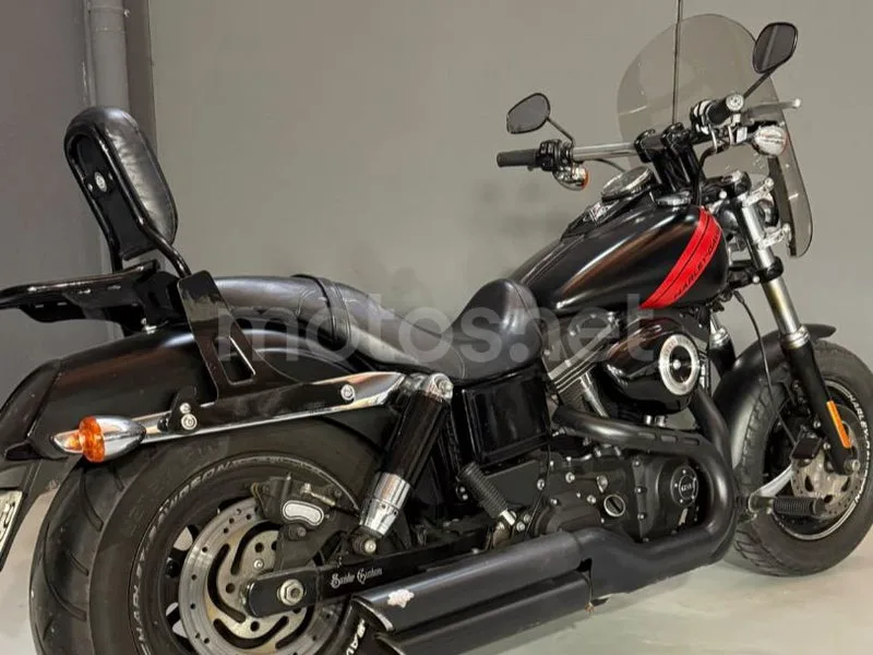 Harley-Davidson Dyna Street Bob - Vista 11