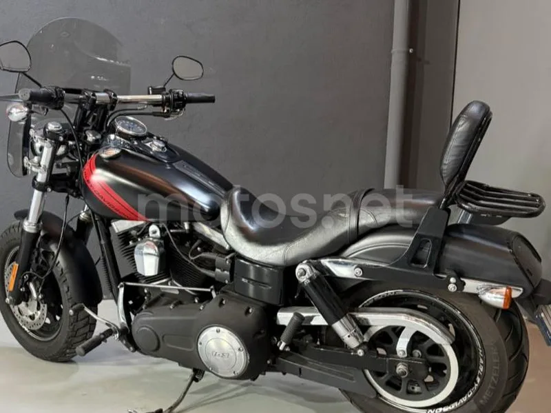 Harley-Davidson Dyna Street Bob - Vista 12