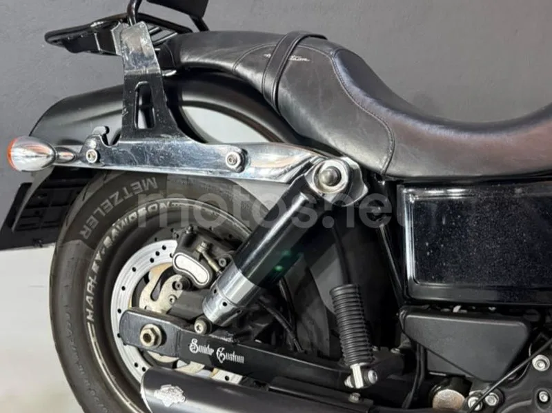 Harley-Davidson Dyna Street Bob - Vista 7