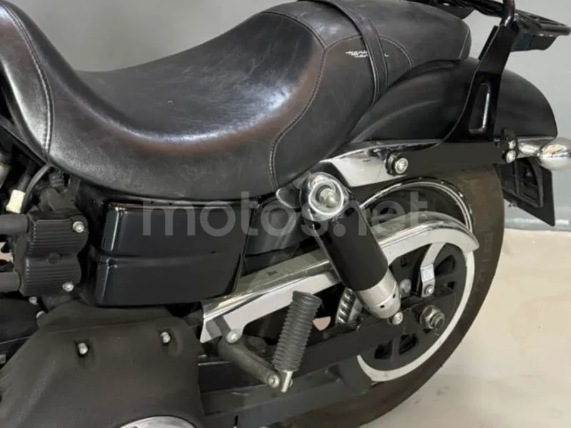 Harley-Davidson Dyna Street Bob - Vista 8