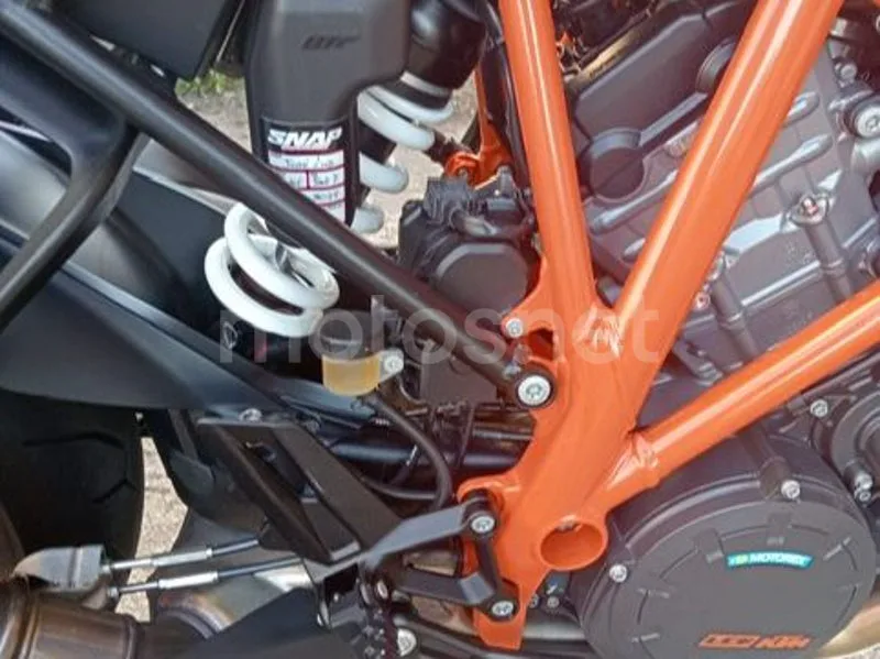 KTM 1290 Super Duke GT - Vista 11