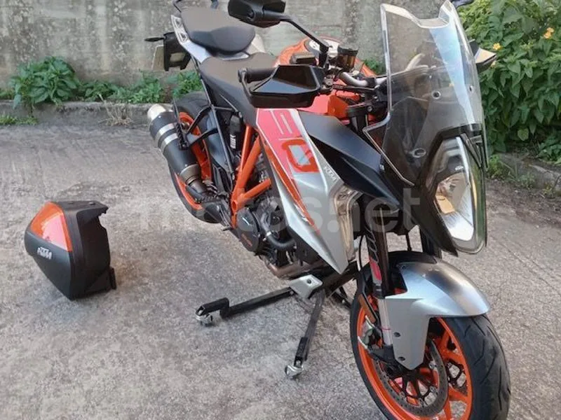 KTM 1290 Super Duke GT - Vista 13