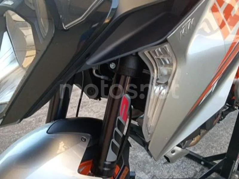KTM 1290 Super Duke GT - Vista 15
