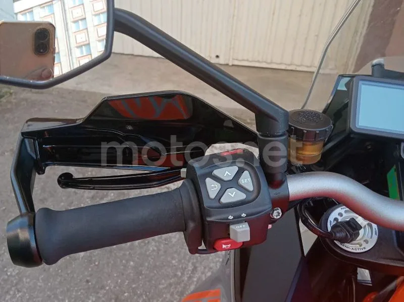 KTM 1290 Super Duke GT - Vista 16