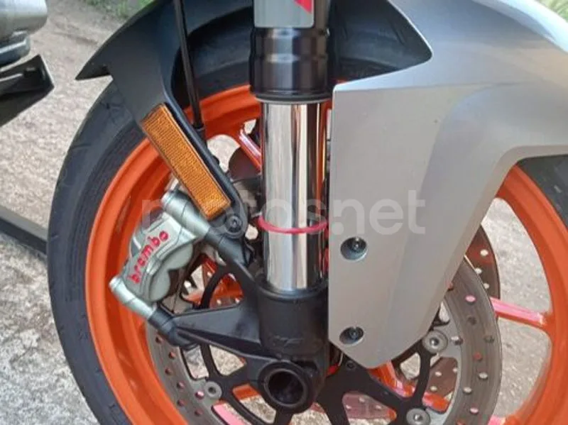KTM 1290 Super Duke GT - Vista 21