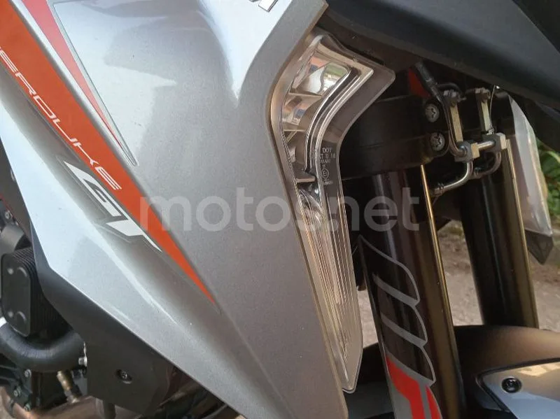 KTM 1290 Super Duke GT - Vista 26