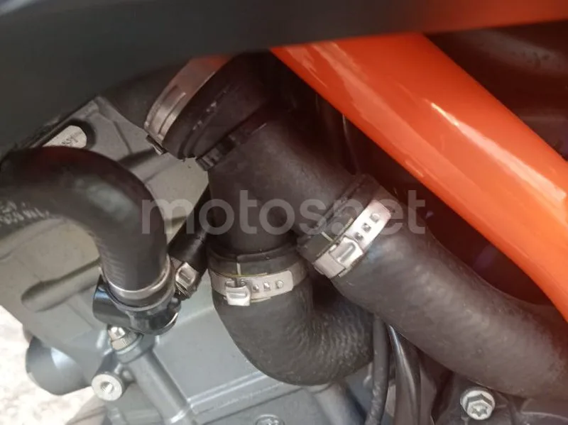 KTM 1290 Super Duke GT - Vista 4