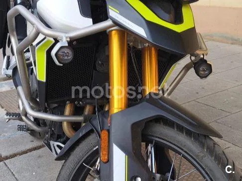 Triumph Tiger 900 - Vista 7