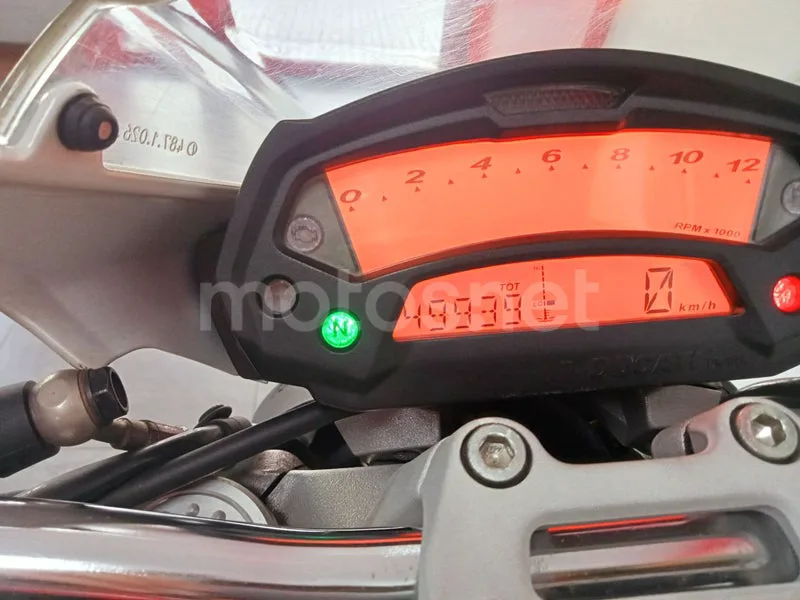 Ducati Monster 696 - Vista 12