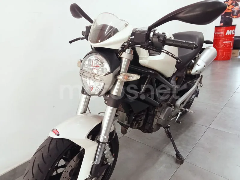 Ducati Monster 696 - Vista 3