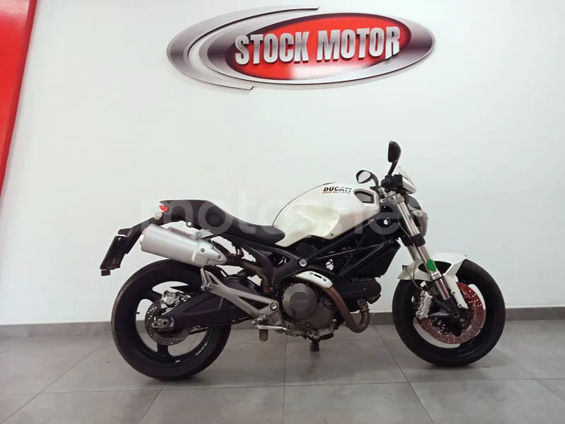 Ducati Monster 696 - Vista 7