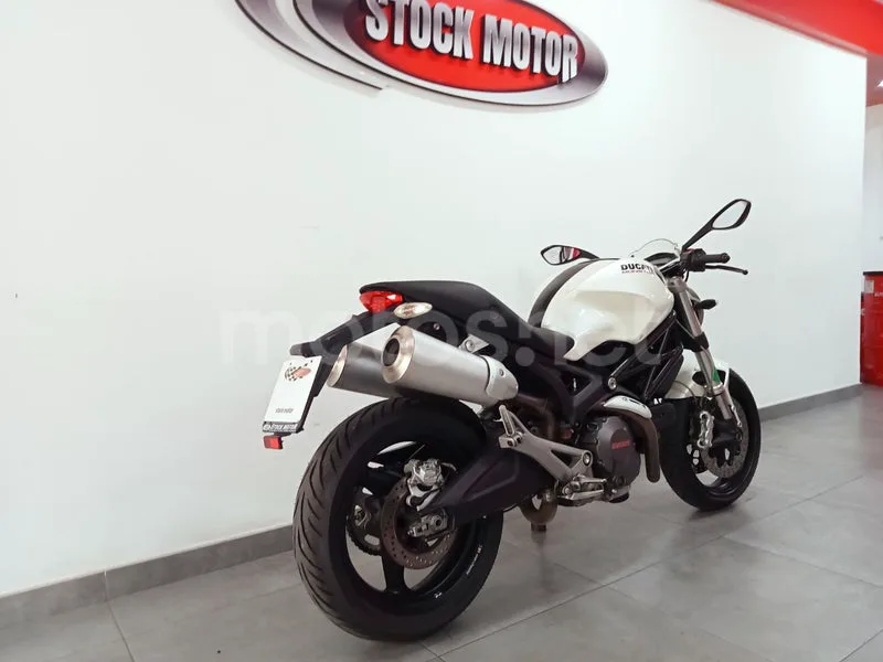 Ducati Monster 696 - Vista 8