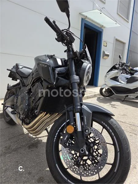 Honda CB650R - Vista 4