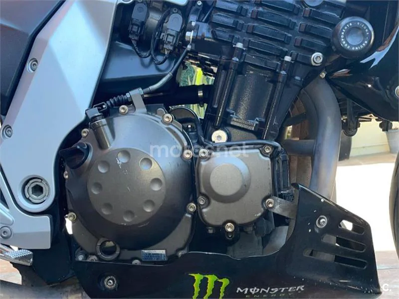 Kawasaki Z750 - Vista 3