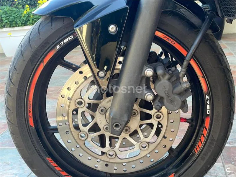 Kawasaki Z750 - Vista 5