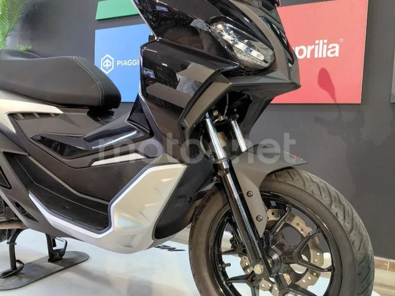 Aprilia SR GT 125 - Vista 4
