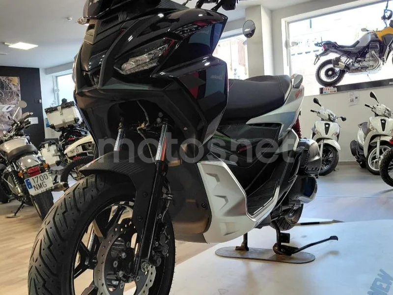 Aprilia SR GT 125 - Vista 6