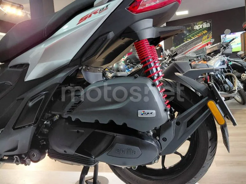 Aprilia SR GT 125 - Vista 7