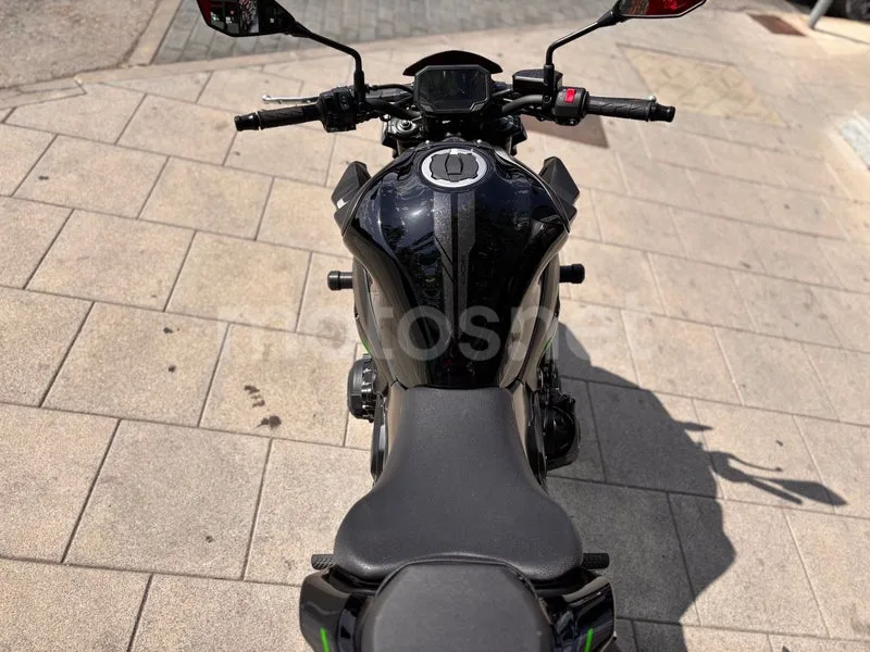 Kawasaki Z900 - Vista 11