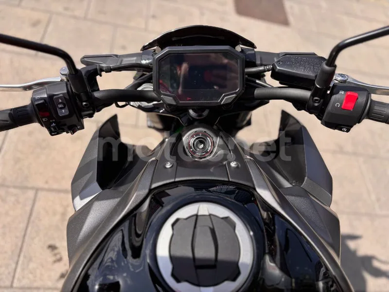 Kawasaki Z900 - Vista 13