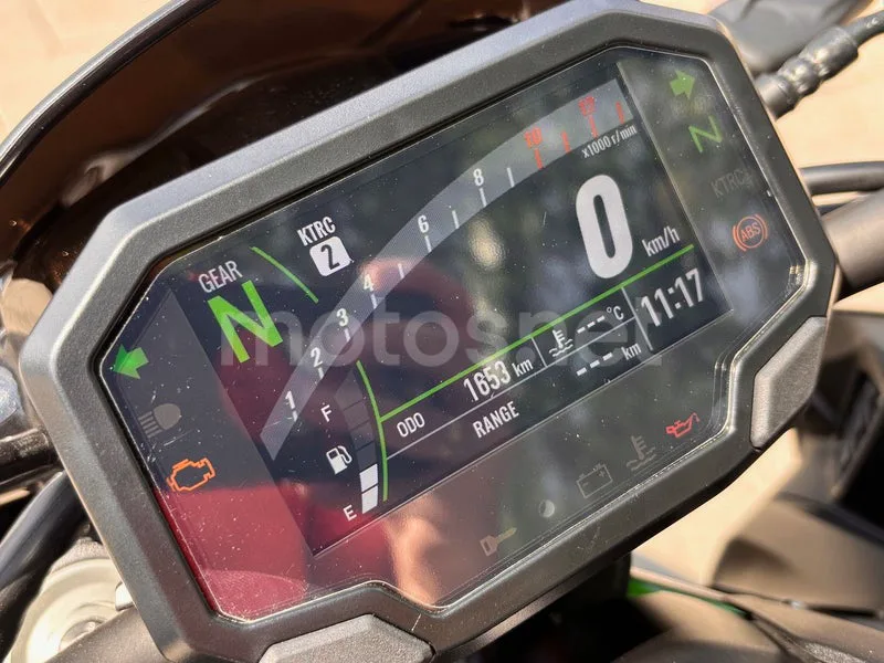 Kawasaki Z900 - Vista 17