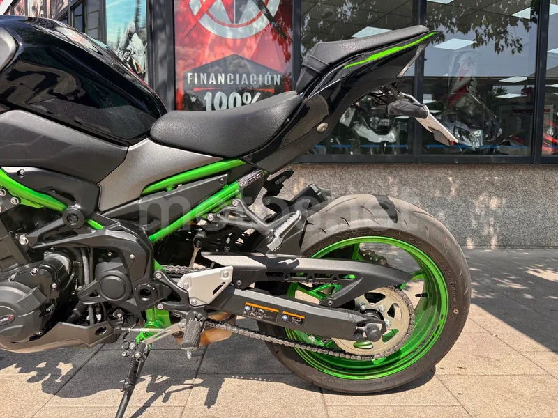 Kawasaki Z900 - Vista 3