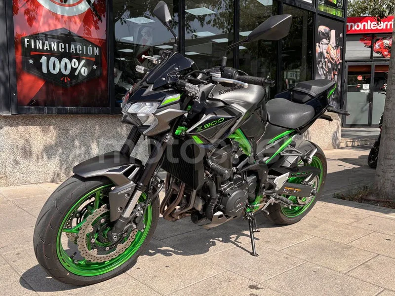 Kawasaki Z900 - Vista 4