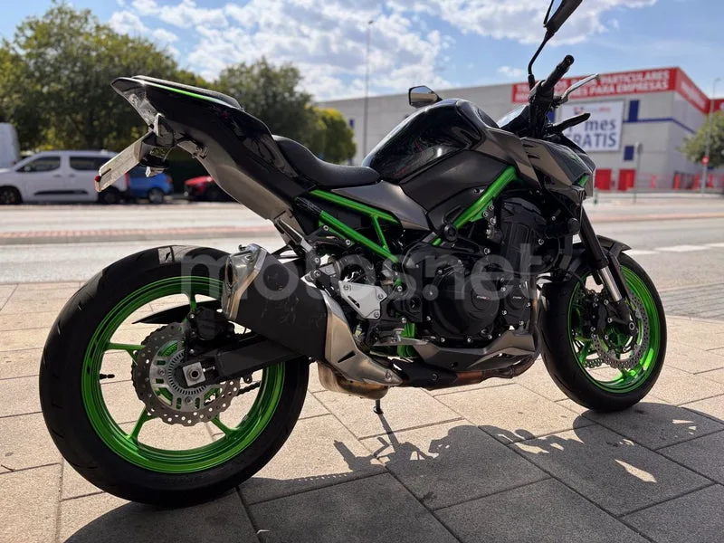 Kawasaki Z900 - Vista 9