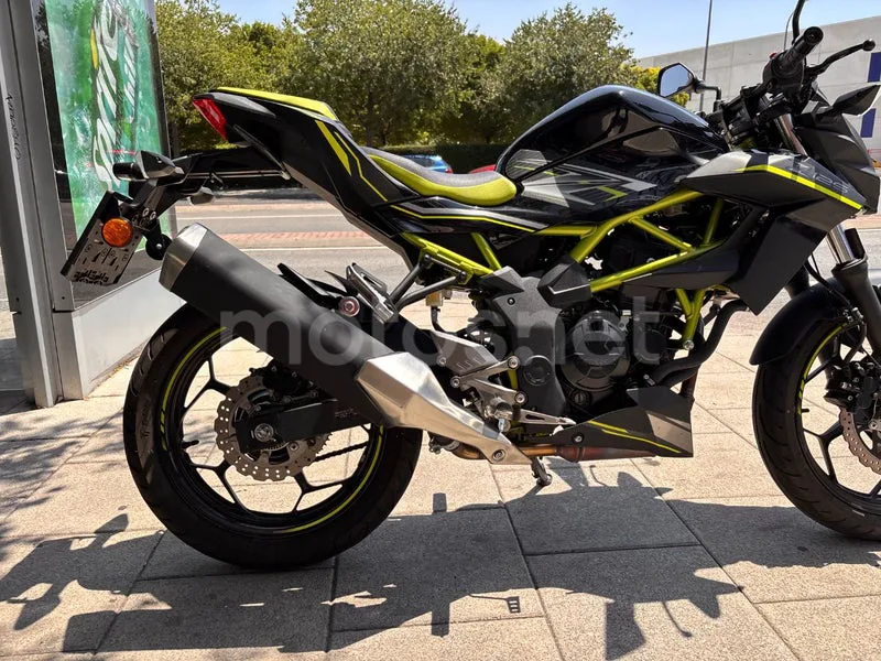 Kawasaki Z125 - Vista 8