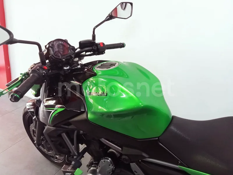 Kawasaki Z650 - Vista 4