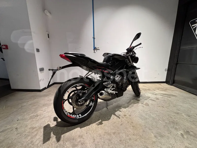 Triumph Street Triple - Vista 4