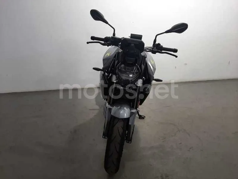 BMW F 900 R - Vista 3